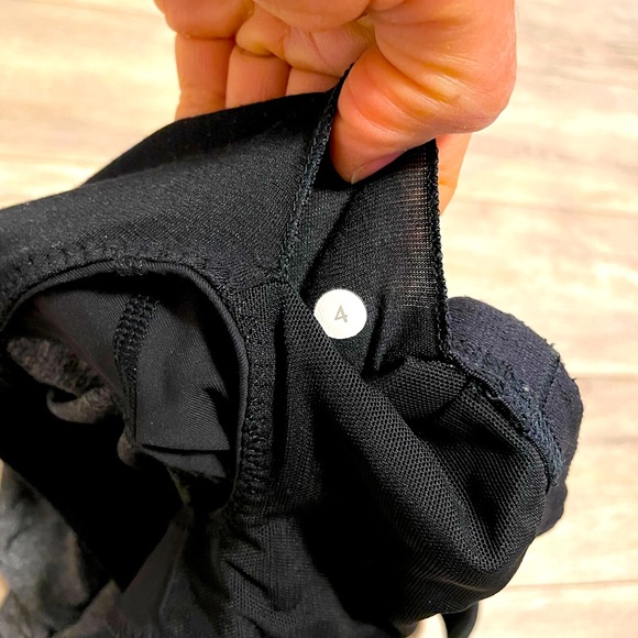 Lululemon Run For Your Life Tank
Layered Built in Bra Gray, size 4 - Picture 7 of 7